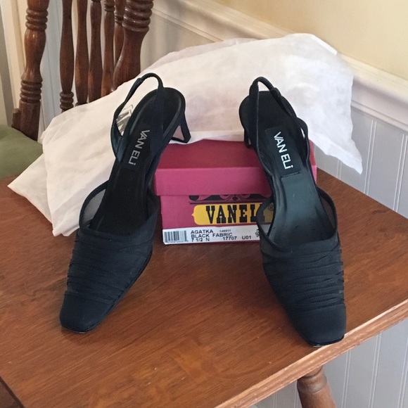 Vaneli Black Women’s 7 1/2 N - Picture 1 of 10